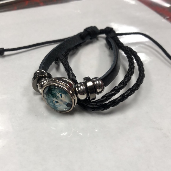 Wolf Adjustable Glass Leather Bracelet for Men - Picture 2 of 3